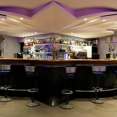 索利费马尔公寓酒店 2* 卡斯特尔德费尔斯